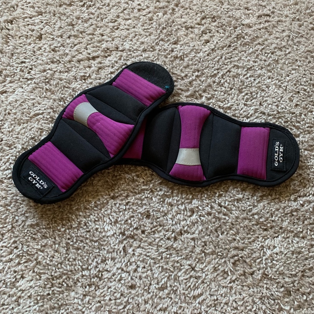 A pair of 1.5lb ankle weights
